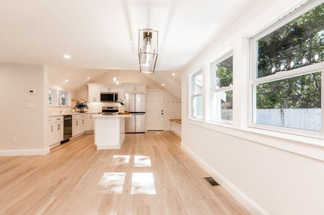 888 Phinneys Ln, Barnstable, MA 02632