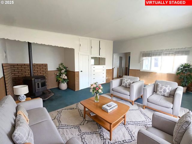 1780 MCPHERSON St, North Bend, OR 97459