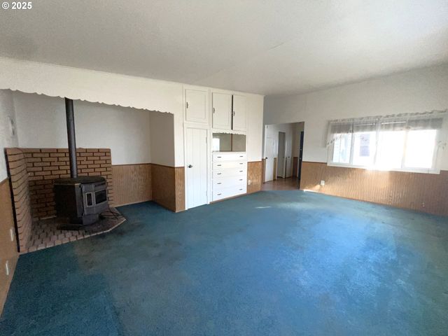 1780 MCPHERSON St, North Bend, OR 97459