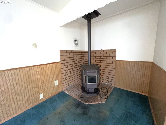 1780 MCPHERSON St, North Bend, OR 97459