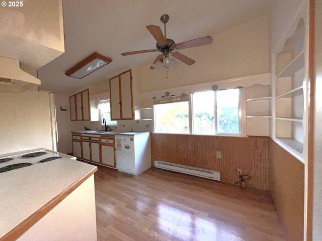 1780 MCPHERSON St, North Bend, OR 97459