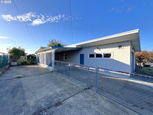 1780 MCPHERSON St, North Bend, OR 97459