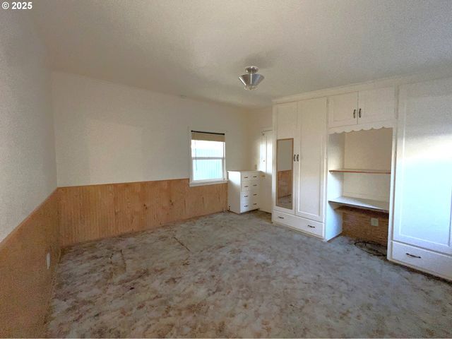 1780 MCPHERSON St, North Bend, OR 97459