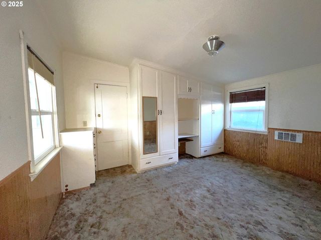 1780 MCPHERSON St, North Bend, OR 97459