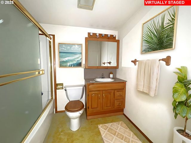 1780 MCPHERSON St, North Bend, OR 97459