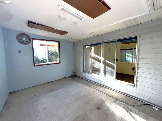 1780 MCPHERSON St, North Bend, OR 97459