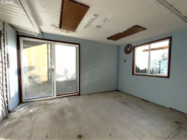 1780 MCPHERSON St, North Bend, OR 97459