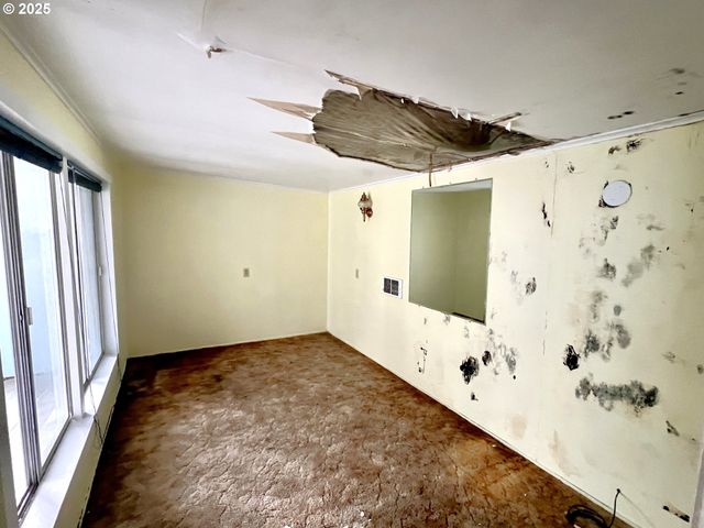 1780 MCPHERSON St, North Bend, OR 97459