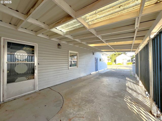 1780 MCPHERSON St, North Bend, OR 97459