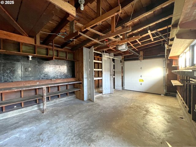 1780 MCPHERSON St, North Bend, OR 97459