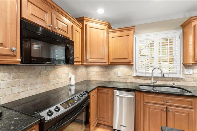 2185 Wenlok Trail NE, Marietta, GA 30066