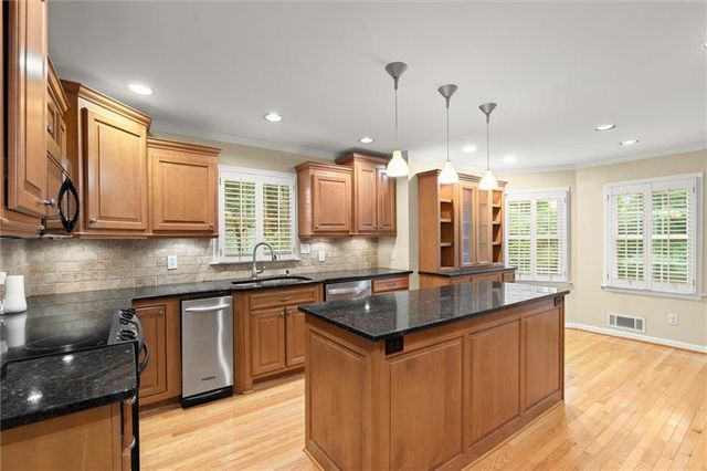2185 Wenlok Trail NE, Marietta, GA 30066
