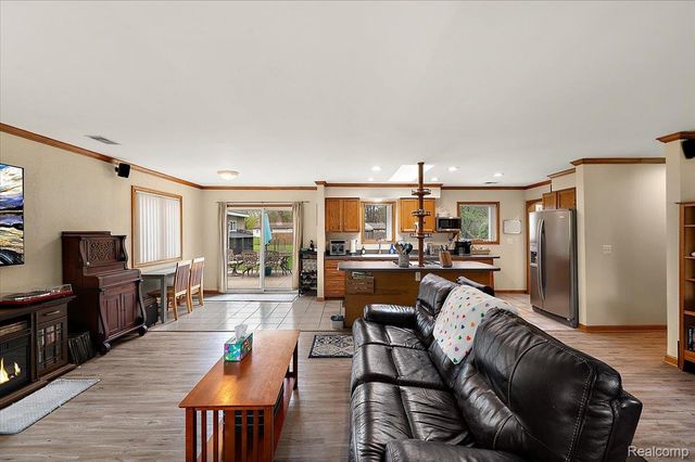 4550 Independence Drive, Independence Charter Township, MI 48346