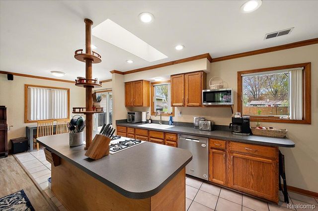 4550 Independence Drive, Independence Charter Township, MI 48346