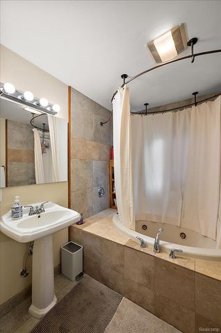 4550 Independence Drive, Independence Charter Township, MI 48346