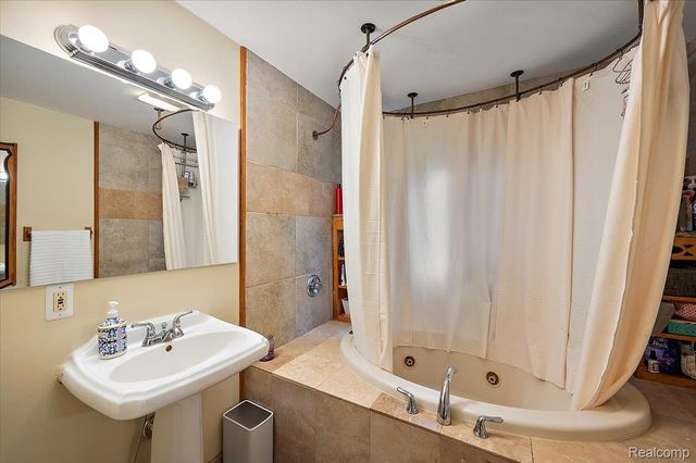 4550 Independence Drive, Independence Charter Township, MI 48346