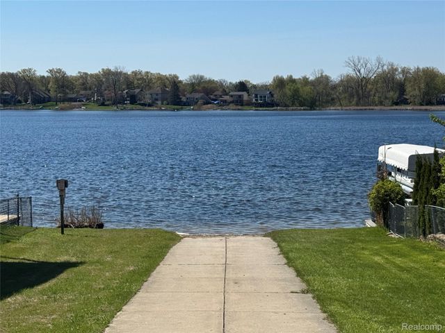 4550 Independence Drive, Independence Charter Township, MI 48346