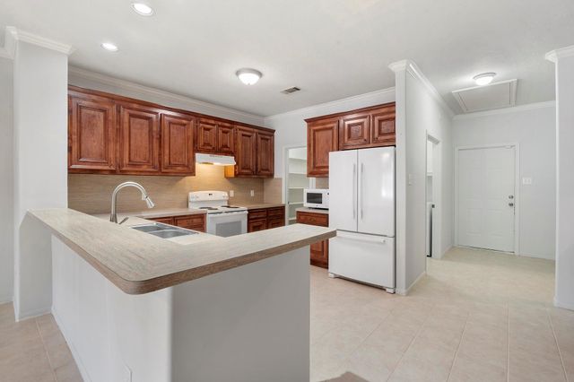 1310 E James Street 18, Baytown, TX 77520