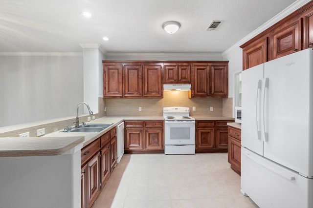 1310 E James Street 18, Baytown, TX 77520