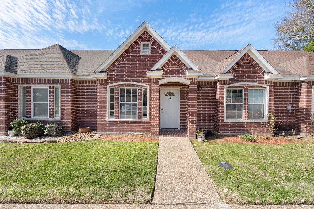 1310 E James Street 18, Baytown, TX 77520
