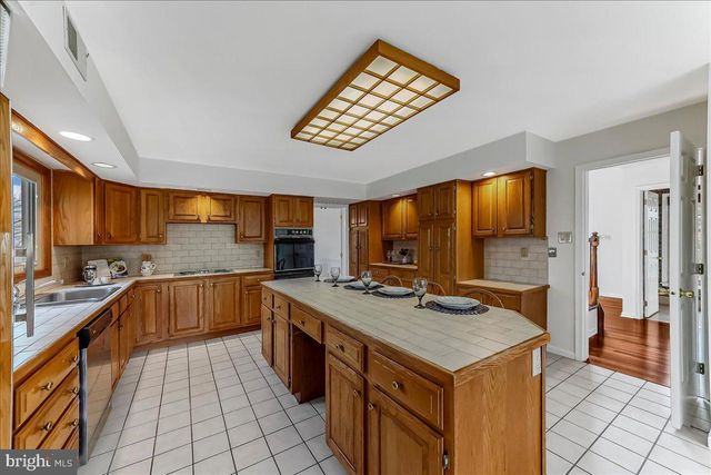 971 DERRING LN, Bryn Mawr, PA 19010
