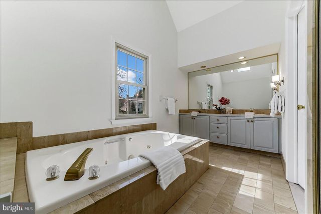 971 DERRING LN, Bryn Mawr, PA 19010