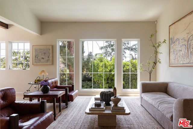 4228 Los Nietos Drive, Los Angeles, CA 90027