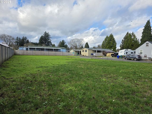 10515 Se LINWOOD Ave, Milwaukie, OR 97222