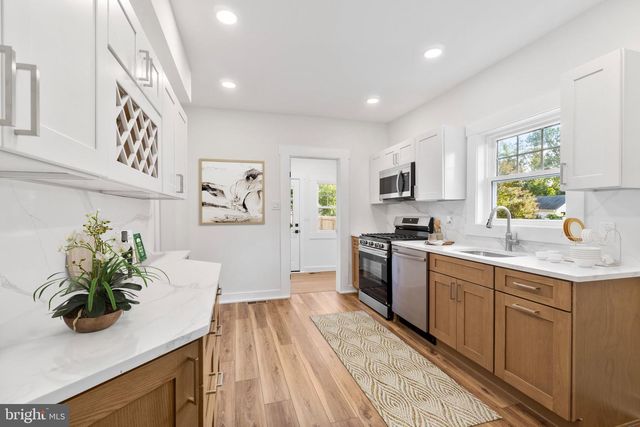 71 CARLTON AVE, Ewing, NJ 08638