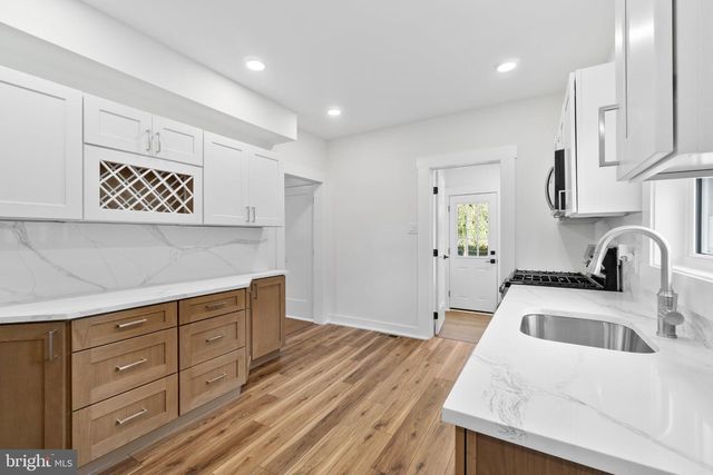 71 CARLTON AVE, Ewing, NJ 08638