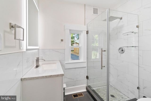 71 CARLTON AVE, Ewing, NJ 08638