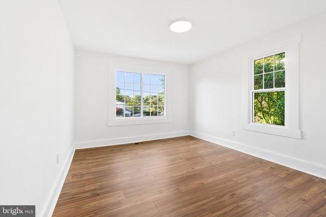 71 CARLTON AVE, Ewing, NJ 08638