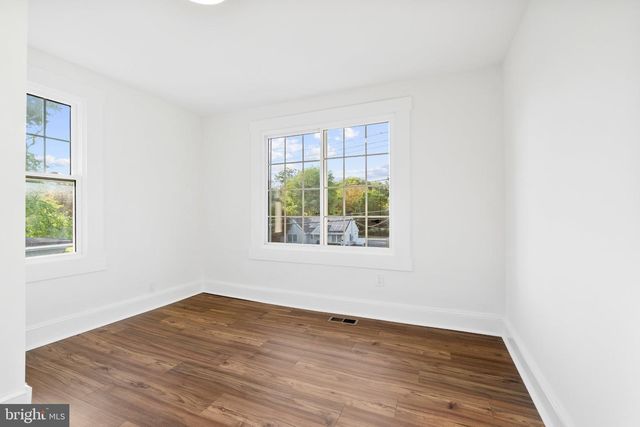 71 CARLTON AVE, Ewing, NJ 08638