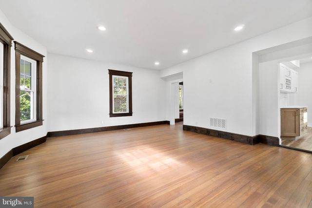 71 CARLTON AVE, Ewing, NJ 08638