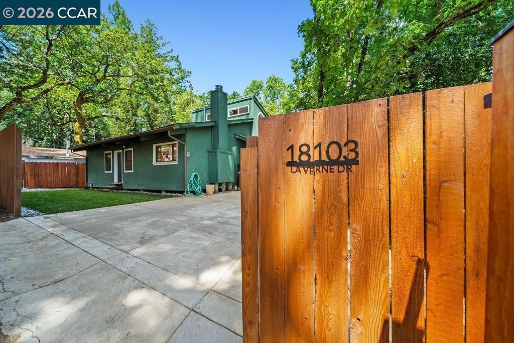 Image 2 of property listing at 18103 La Verne Dr, Los Gatos, CA 95033