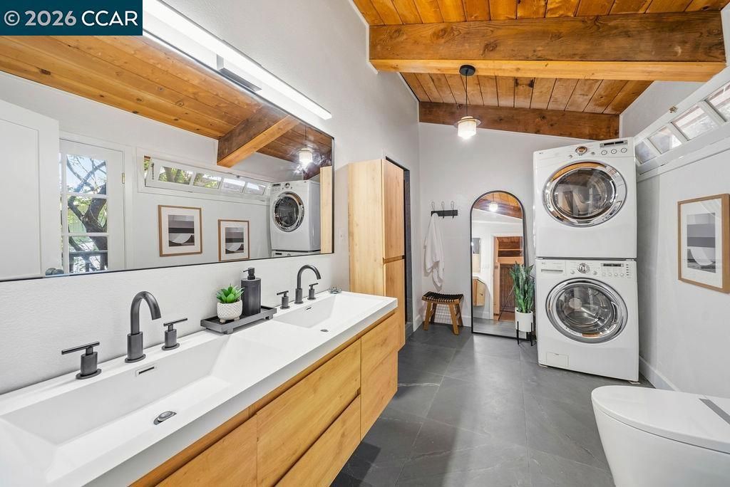Image 26 of property listing at 18103 La Verne Dr, Los Gatos, CA 95033