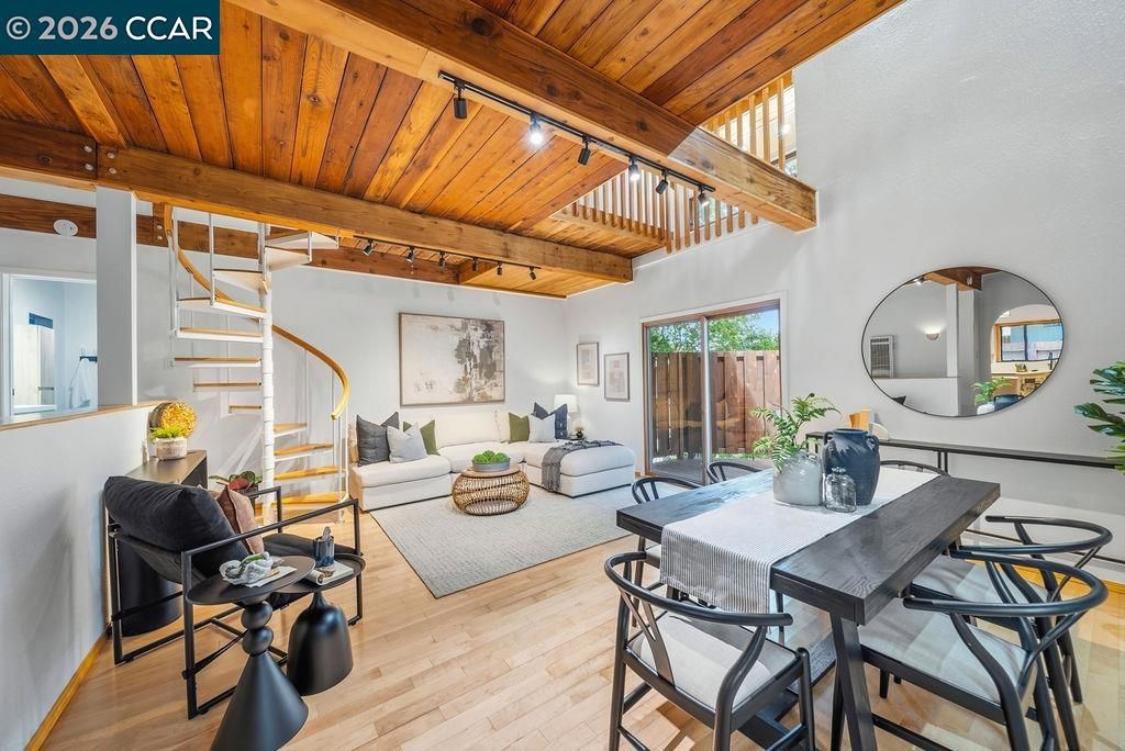 Image 3 of property listing at 18103 La Verne Dr, Los Gatos, CA 95033