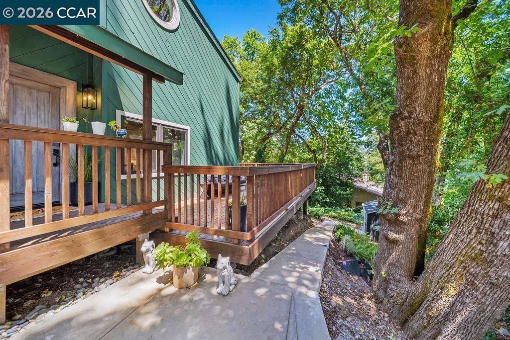 Image 38 of property listing at 18103 La Verne Dr, Los Gatos, CA 95033
