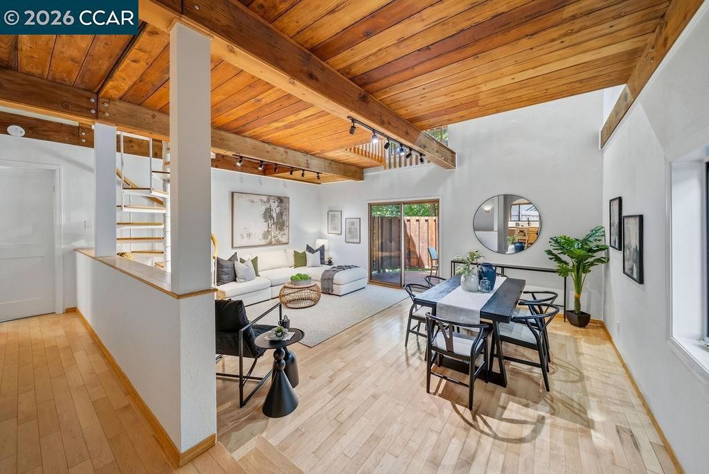 Image 4 of property listing at 18103 La Verne Dr, Los Gatos, CA 95033