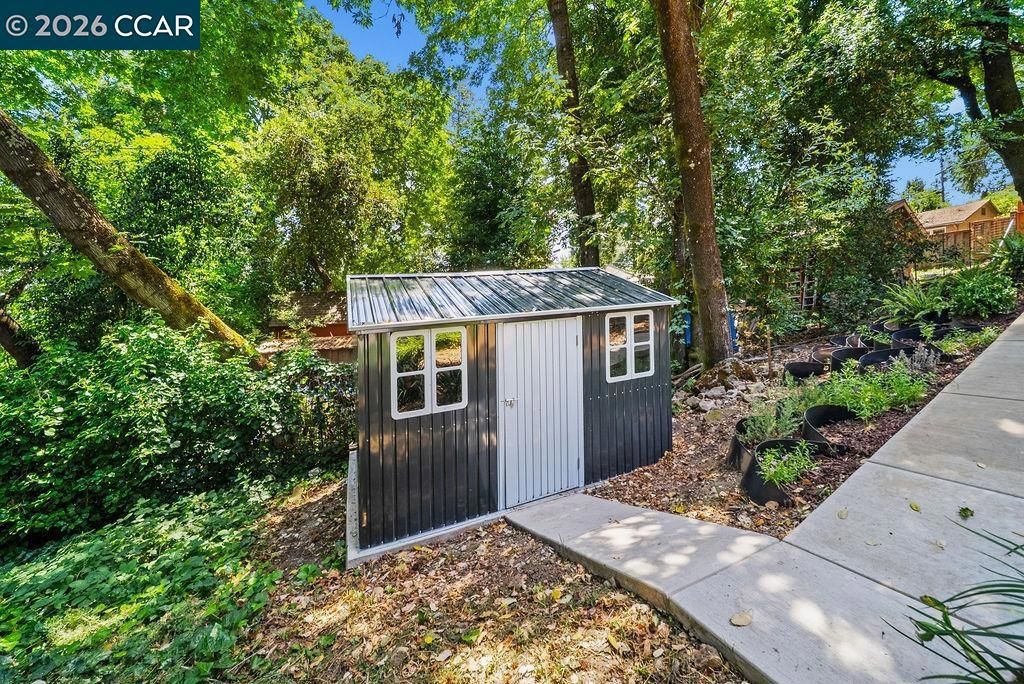 Image 41 of property listing at 18103 La Verne Dr, Los Gatos, CA 95033