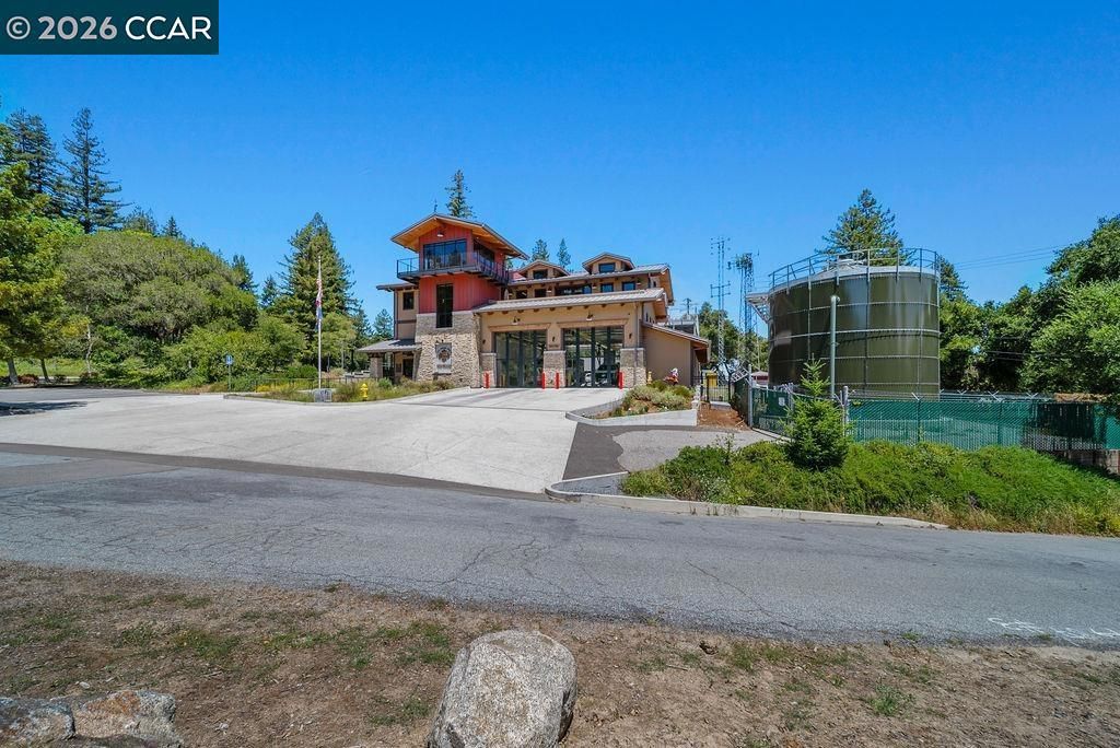 Image 45 of property listing at 18103 La Verne Dr, Los Gatos, CA 95033