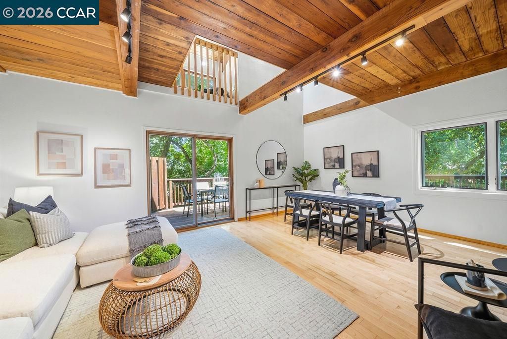 Image 9 of property listing at 18103 La Verne Dr, Los Gatos, CA 95033