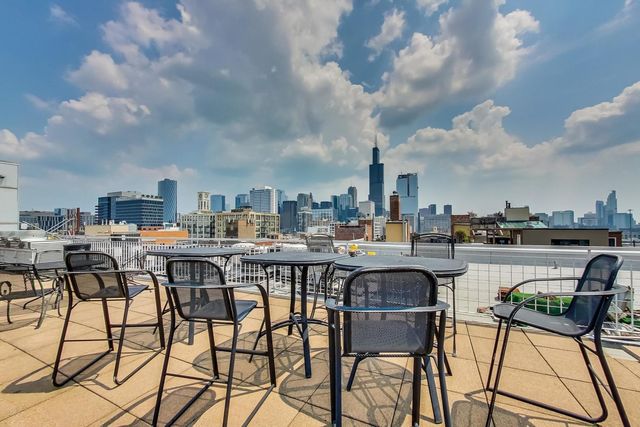 933 W Van Buren Street 616, Chicago, IL 60607