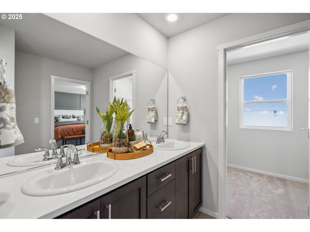 2702 GUNDERSON Ave, Woodburn, OR 97071