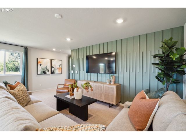 2702 GUNDERSON Ave, Woodburn, OR 97071