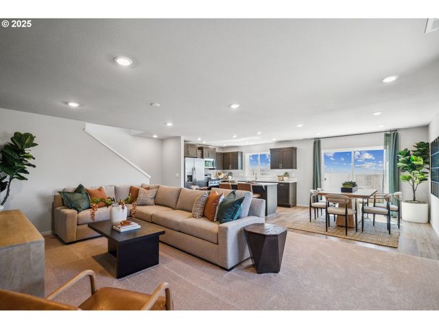 2702 GUNDERSON Ave, Woodburn, OR 97071