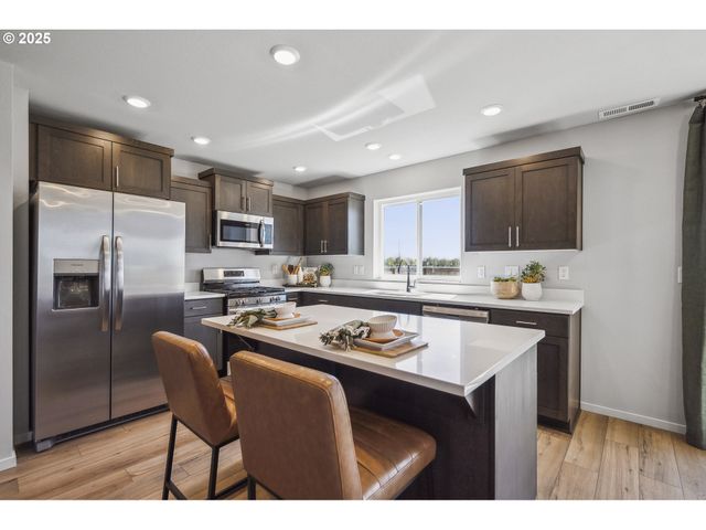 2702 GUNDERSON Ave, Woodburn, OR 97071