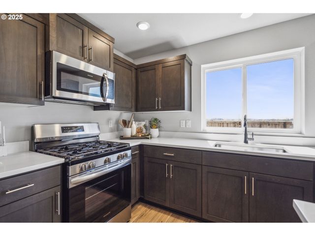 2702 GUNDERSON Ave, Woodburn, OR 97071