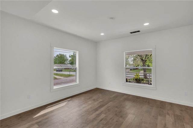 800 Pacific Avenue, Osawatomie, KS 66064