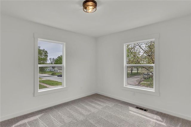 800 Pacific Avenue, Osawatomie, KS 66064